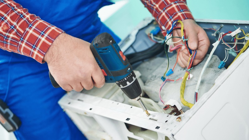 Bayrampaşa İndesit İndesit çamaşır makinesi kart tamiri – Su almama arızası orijinal parça ile giderildi. - Teknik servis örneği